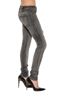 Blugi skinny cu rupturi, prespalati