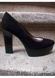 Pantofi pumps din piele intoarsa, cu bot prelung si platforma zimtata