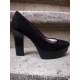 Pantofi pumps din piele intoarsa, cu bot prelung si platforma zimtata
