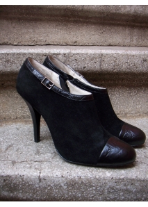 Botine din piele intoarsa, cu piele reliefata pe bot si toc