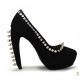 Pantofi pumps din piele cu toc curbat, bot migdala, accesorizati cu tinte si tepi