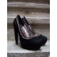 Pantofi pumps din piele cu toc curbat, bot migdala, accesorizati cu tinte si tepi