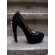 Pantofi pumps din piele cu toc curbat, bot migdala, accesorizati cu tinte si tepi