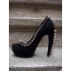 Pantofi pumps din piele cu toc curbat, bot migdala, accesorizati cu tinte si tepi