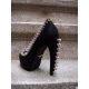 Pantofi pumps din piele cu toc curbat, bot migdala, accesorizati cu tinte si tepi