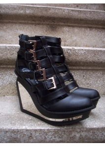Botine din piele cu platforma sculpturala cu aplicatie metalica