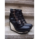Botine din piele cu platforma sculpturala cu aplicatie metalica