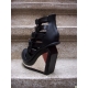 Botine din piele cu platforma sculpturala cu aplicatie metalica