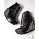 Botine din piele cu platforma sculpturala cu aplicatie metalica
