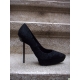 Pantofi pumps din piele, imbracati in dantela, cu bot ascutit, toc metalic si platforma