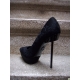 Pantofi pumps din piele, imbracati in dantela, cu bot ascutit, toc metalic si platforma