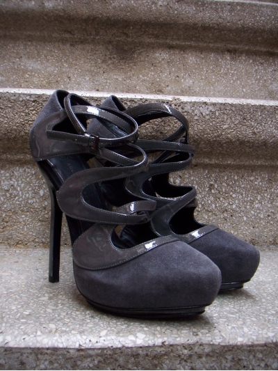 Pantofi pumps din piele, cu multe barete in x