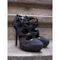 Pantofi pumps din piele, cu multe barete in x