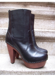 Botine din piele cu insertie de elastic si platforma din lemn