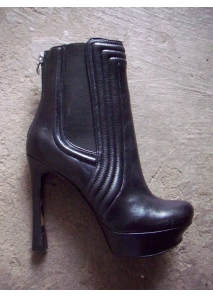Botine din piele cu insertie de elastic si nervuri, cu toc asimetric