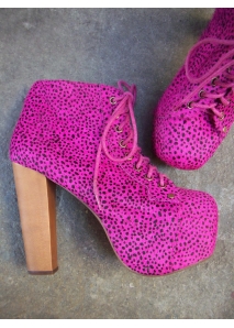 Botine din piele cu toc din lemn si platou supradimensionat, acoperite cu par ponei "animal-print" neon