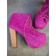 Botine din piele cu toc din lemn si platou supradimensionat, acoperite cu par ponei "animal-print" neon