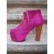 Botine din piele cu toc din lemn si platou supradimensionat, acoperite cu par ponei "animal-print" neon