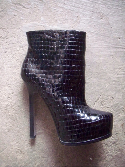 Botine din piele lacuita reliefata "croco" cu platforma ascunsa si toc supradimensionate