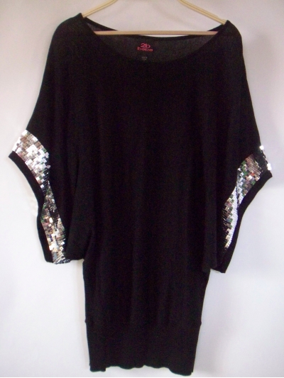 Top lung cu maneci fluture, accesorizate cu paiete