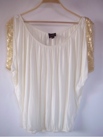 Top drapat cu maneci accesorizate cu paiete