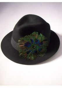 Palarie fedora din lana, accesorizata cu pene naturale