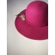 Palarie din lana, cu bor larg floppy, accesorizata cu pene naturale