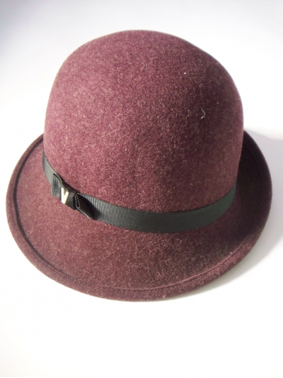 Palarie fedora din lana cu bor larg asimetric, accesorizata cu funda