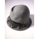 Palarie fedora cadet din lana, accesorizata cu pene naturale