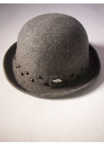Palarie fedora bowler din lana, accesorizata cu tepi metalici