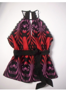 Rochie cu insertii de plasa si decupaje la spate