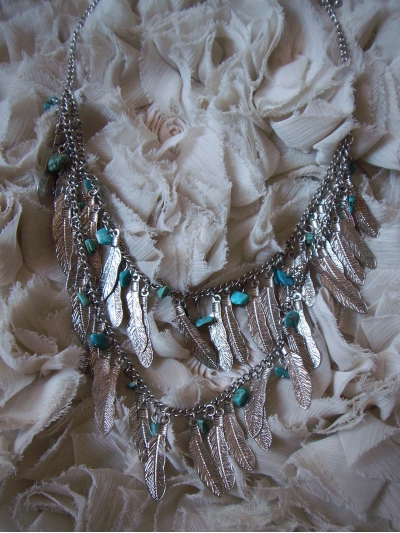 Colier boho cu frunze metalice si pietre