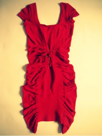 Rochie bodycon din tricotaj subtire, accesorizata cu corset in talie