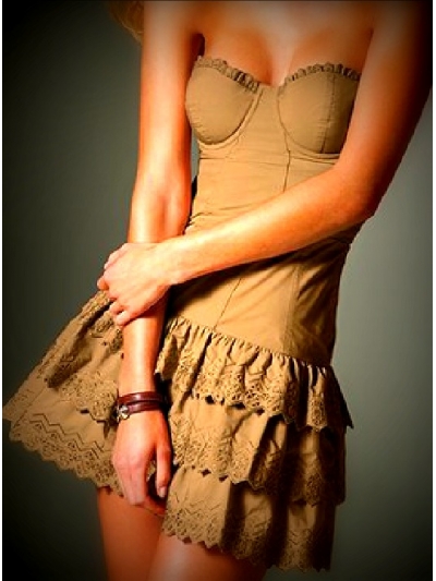 Rochie cu bustiera si volane dantelate si broderie