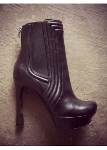 Botine din piele cu insertie de elastic si nervuri, cu toc asimetric