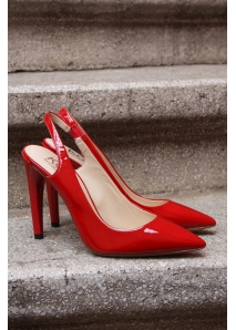Pantofi pumps din piele lacuita, cu bot ascutit si bareta pe calcai