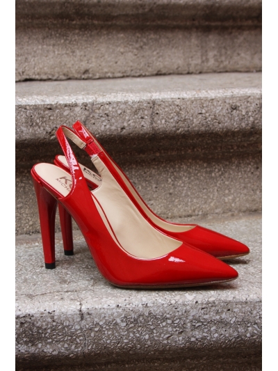 Pantofi pumps din piele lacuita, cu bot ascutit si bareta pe calcai