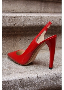 Pantofi pumps din piele lacuita, cu bot ascutit si bareta pe calcai