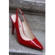 Pantofi pumps din piele lacuita, cu bot ascutit si bareta pe calcai
