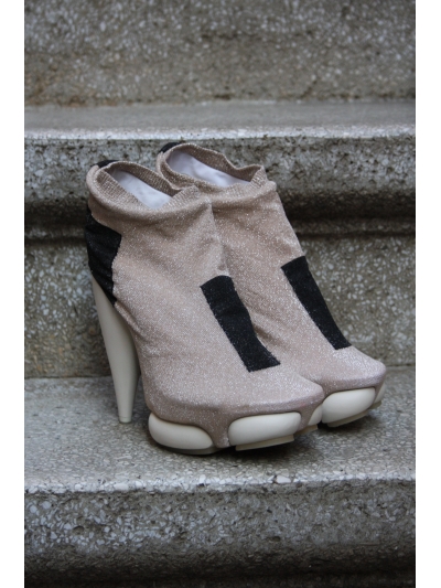 Botine avantgardiste cu soseta