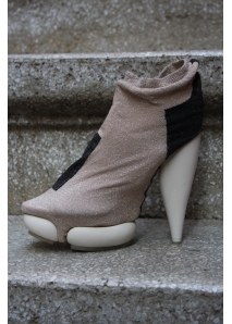 Botine avantgardiste cu soseta