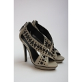 Sandale din piele cu barete late in X accesorizate cu tinte